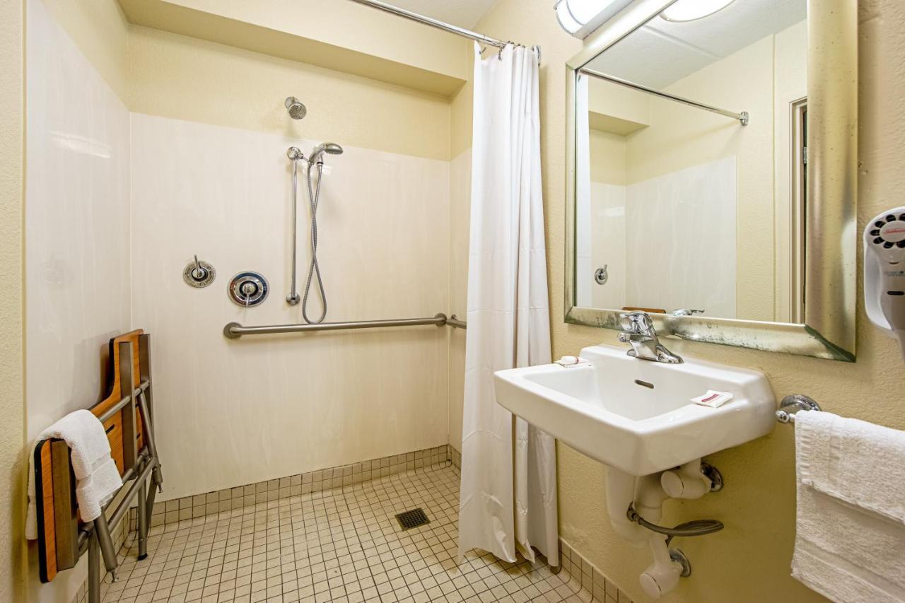 Red Roof Inn Asheville - Biltmore West Εξωτερικό φωτογραφία